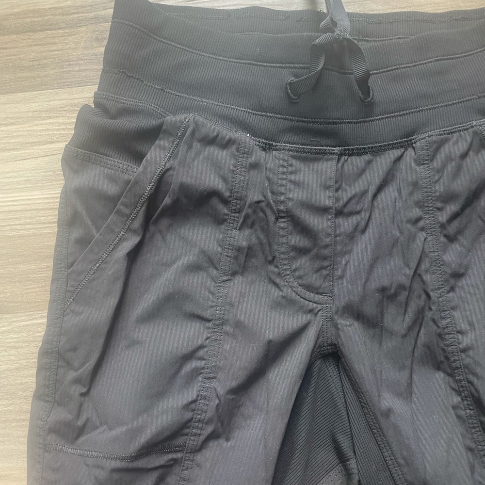 Black lulu cropped beyond the studio joggers